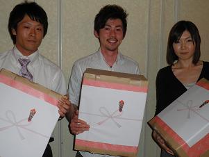 団体優勝（二瓶さん、原田さん、稗田さん）