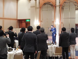 	懇親会：IPC百合岡氏による乾杯