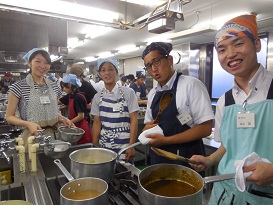 本格カレーの完成で思わず笑顔！