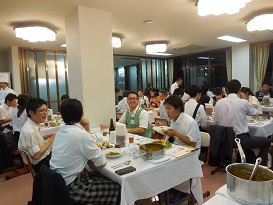 みんなで試食「ただきまーす」