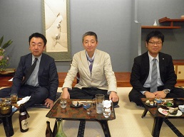 原田教授を囲んで