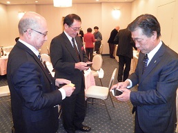 一般参加の皆さまとも名刺交換を