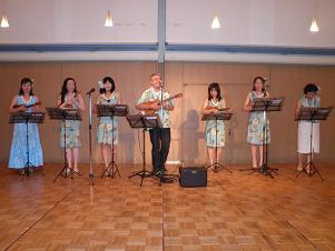 ウクレレ演奏チーム（ん！？見たことある顔が・・・）